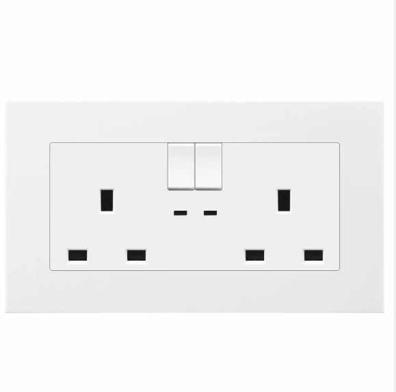 British Standard Square Foot Three-Hole Panel 13A Wall Switch Socket for Wholesale