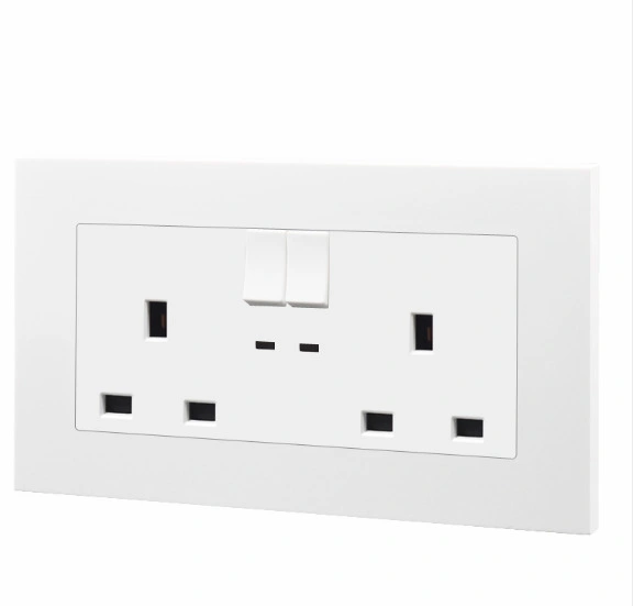 British Standard Square Foot Three-Hole Panel 13A Wall Switch Socket for Wholesale